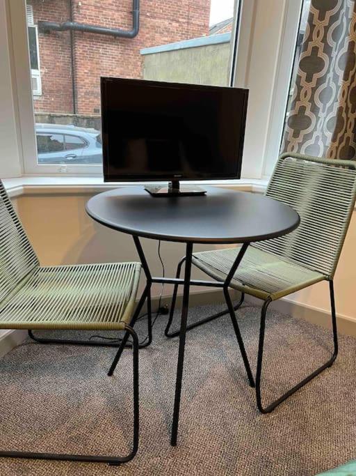 2 Bed Ground Floor Apartment, Sleeps 4 With Free Parking Harrogate Exterior foto