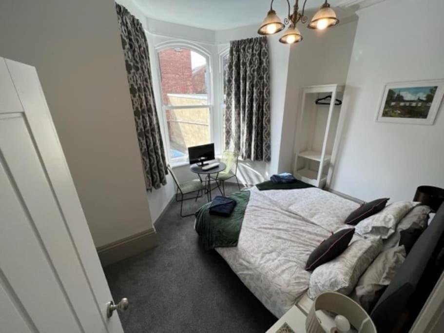 2 Bed Ground Floor Apartment, Sleeps 4 With Free Parking Harrogate Exterior foto